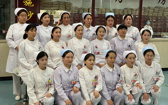 【5.12护士节】球友会体育,（中国）网站首页举办茶话会白衣天使受表彰(图1)