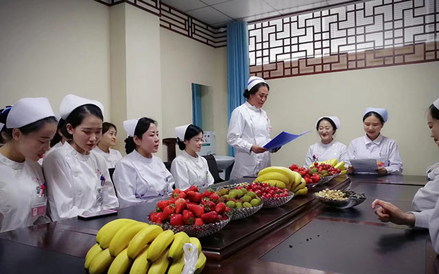 【5.12护士节】球友会体育,（中国）网站首页举办茶话会白衣天使受表彰(图4)