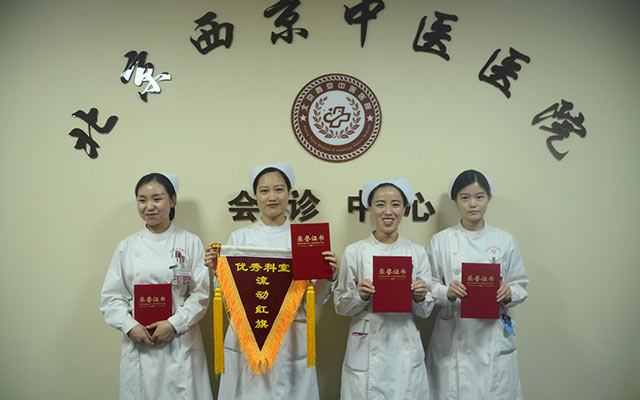 【5.12护士节】球友会体育,（中国）网站首页举办茶话会白衣天使受表彰(图7)